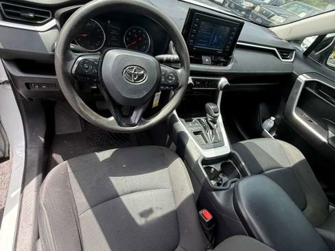 Used 2021 Toyota RAV4 LE FWD image 7