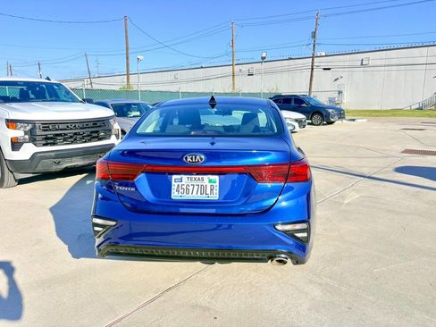 Used 2019 Kia Forte LXS FWD image 3
