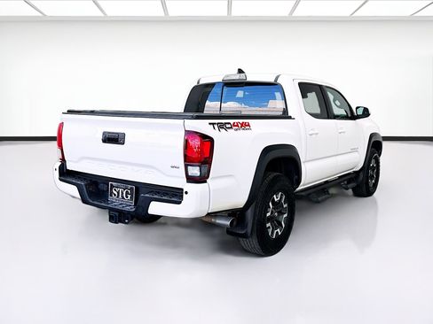 Used 2018 Toyota Tacoma TRD Off-Road w/ Technology Package image 4