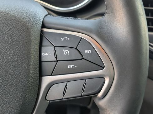 Used 2021 Jeep Grand Cherokee Laredo X AWD/4WD image 25