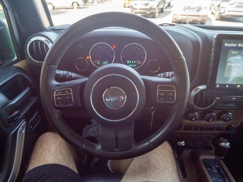 Used 2016 Jeep Wrangler Unlimited Sahara w/ Connectivity Group AWD/4WD image 17