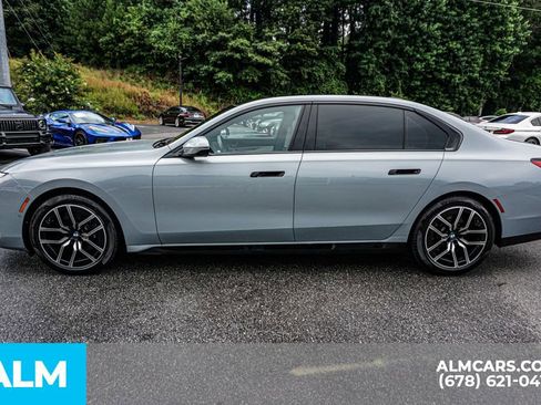 Used 2024 BMW 760i xDrive w/ Premium Package image 7