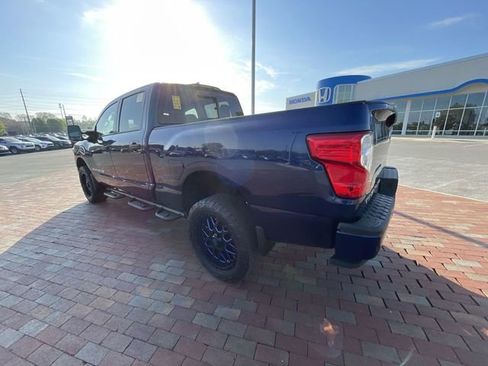 Used 2022 Nissan Titan SV image 13