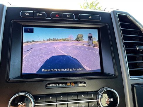 Used 2021 Ford Expedition XLT image 28