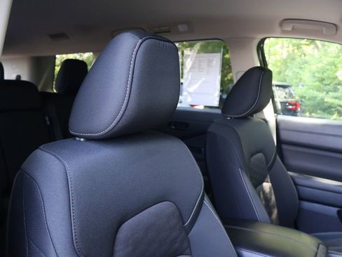Used 2024 Nissan Pathfinder SV FWD image 40