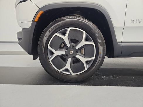 Used 2023 Rivian R1S Adventure image 9