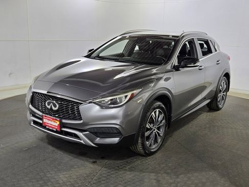 Used 2018 INFINITI QX30 AWD image 3