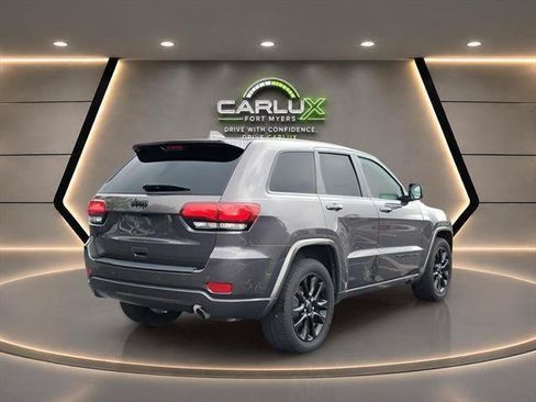 Used 2018 Jeep Grand Cherokee Altitude RWD image 4