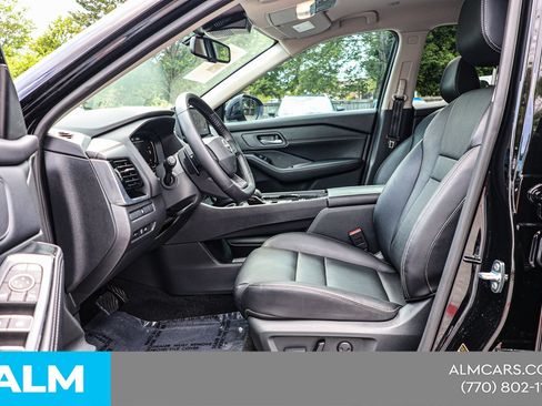 Used 2025 Nissan Rogue SL FWD image 17