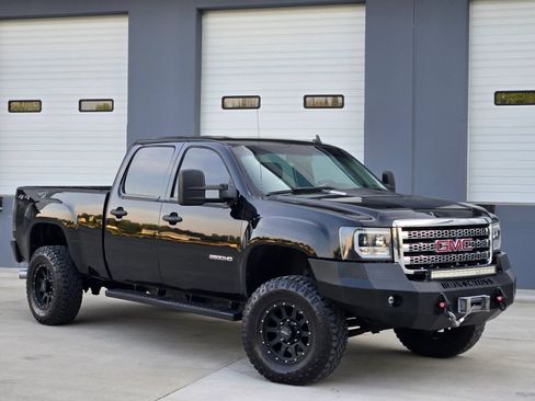 Used 2014 GMC Sierra 2500 SLE w/ SLE Preferred Package AWD/4WD image 1