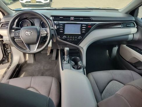 Used 2019 Toyota Camry SE image 12