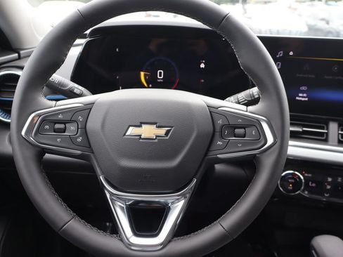 New 2026 Chevrolet Trax LT w/ LT Convenience Package FWD image 7