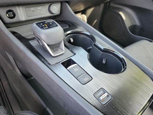 Used 2025 Nissan Rogue SV FWD image 12