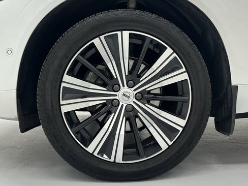 Used 2023 Volvo XC60 B5 Plus image 9