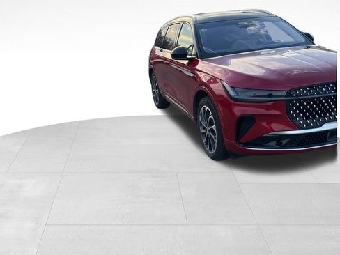 Used 2024 Lincoln Nautilus Reserve w/ Equipment Group 202A image 4