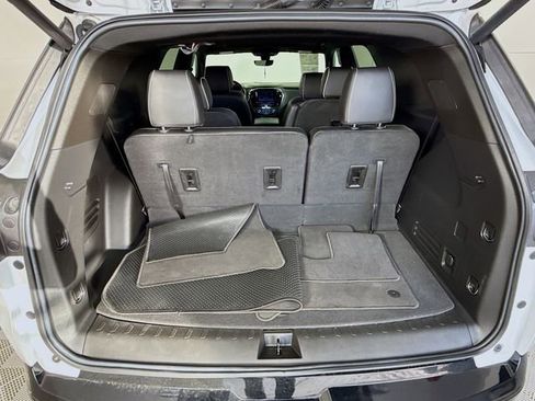 Used 2023 Chevrolet Traverse Premier w/ Redline Edition image 27
