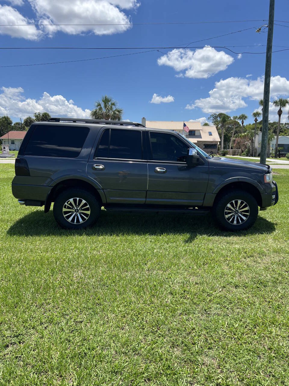 Used 2017 Ford Expedition XLT AWD/4WD image 7