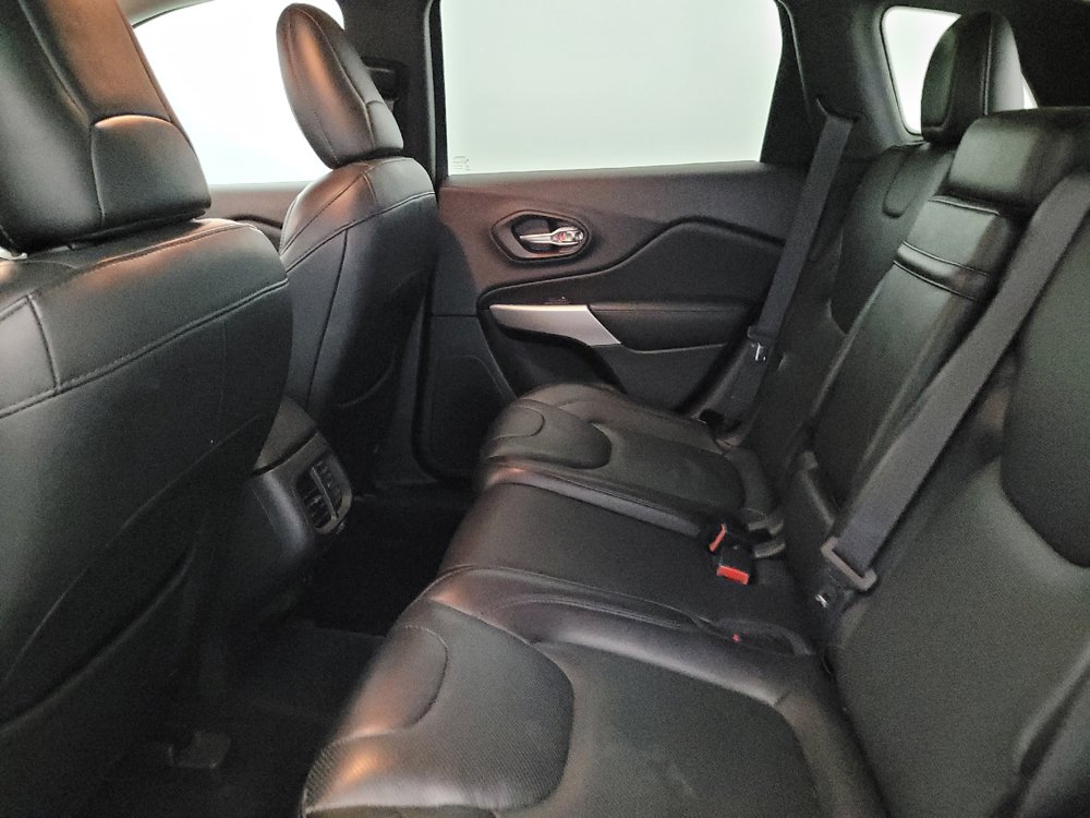 Used 2017 Jeep Cherokee Overland AWD/4WD image 18