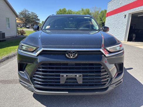 Used 2025 Toyota Grand Highlander AWD image 8