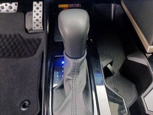 Used 2025 Toyota Camry XLE w/ Premium Plus Package image 9