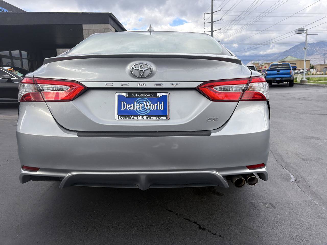 Used 2020 Toyota Camry SE FWD image 6