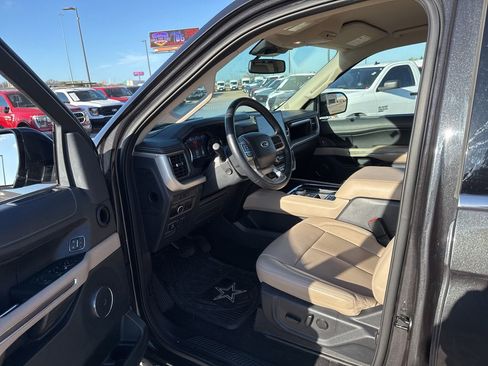 Used 2023 Ford Expedition XLT image 20