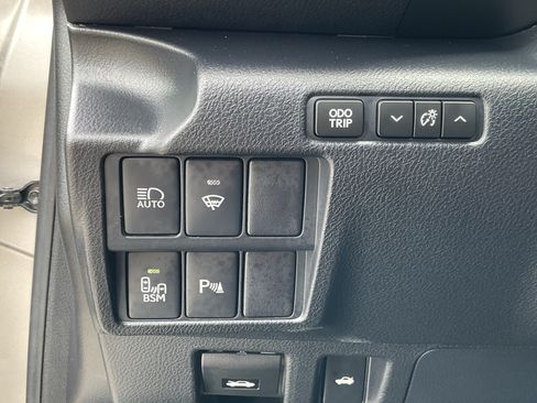 Used 2018 Lexus IS 350 AWD image 32