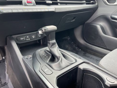 Used 2025 Kia K4 LXS image 42