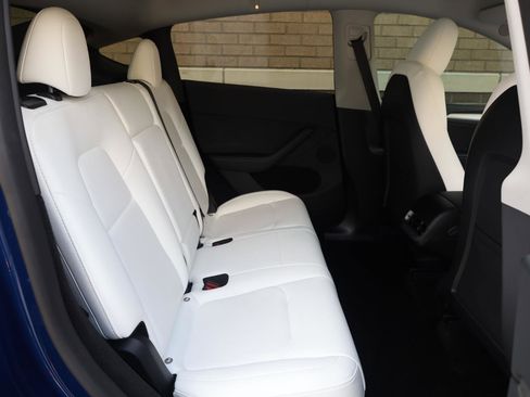 Used 2024 Tesla Model Y Long Range AWD/4WD image 25