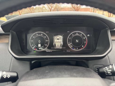 Used 2018 Land Rover Discovery HSE image 21