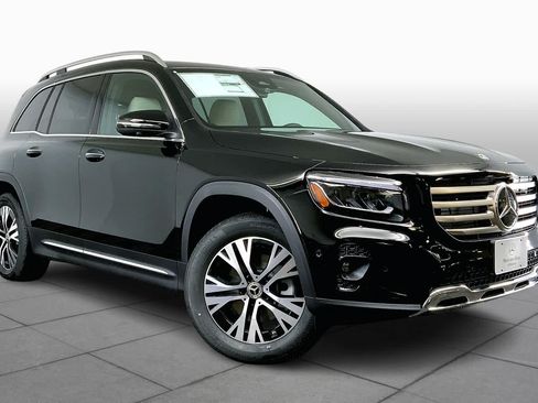 Used 2025 Mercedes-Benz GLB 250 4MATIC image 2