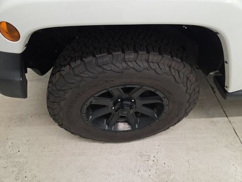 Used 2016 Jeep Wrangler Unlimited Rubicon w/ Connectivity Group AWD/4WD image 2