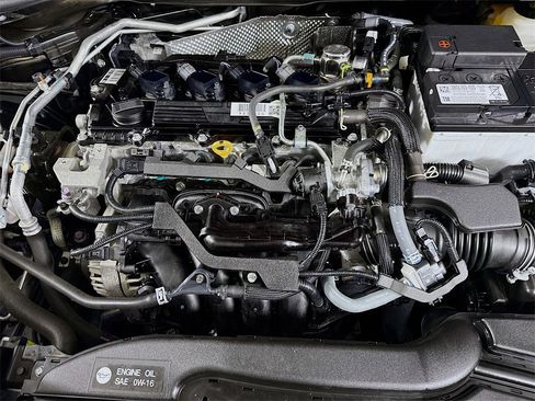 Certified 2022 Toyota Corolla Cross XLE image 34