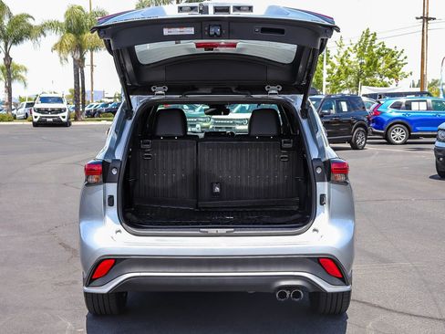 Used 2021 Toyota Highlander XSE FWD image 27