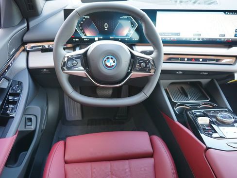 New 2026 BMW i5 eDrive40 w/ Premium Package image 15