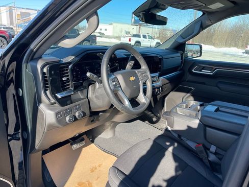 Used 2025 Chevrolet Silverado 1500 LT image 17