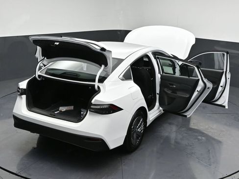New 2026 Nissan Sentra S w/ S Cold Weather Package FWD image 31