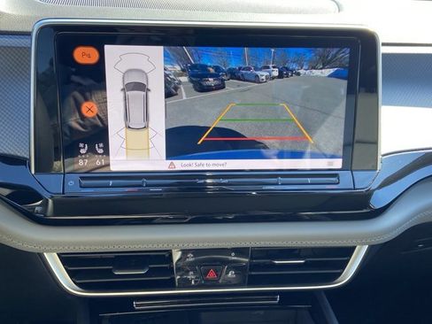 Used 2025 Volkswagen Atlas Peak Edition SE image 19