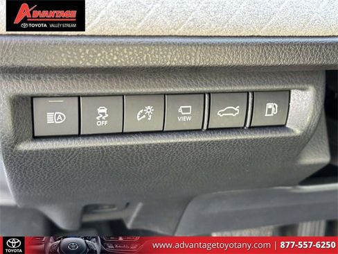 Used 2025 Toyota Camry XLE image 24