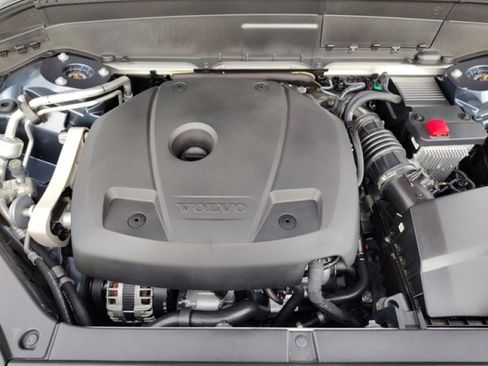 Used 2021 Volvo XC90 T6 Momentum w/ Advanced Package image 9