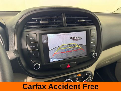 Used 2025 Kia Soul LX image 3