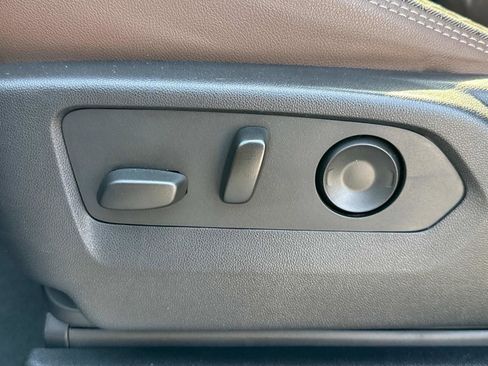 Used 2022 Chevrolet Tahoe High Country image 16