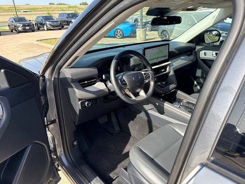 Used 2025 Ford Explorer Active w/ Active Comfort Package RWD image 20