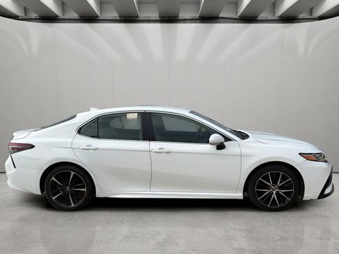 Used 2022 Toyota Camry SE image 5