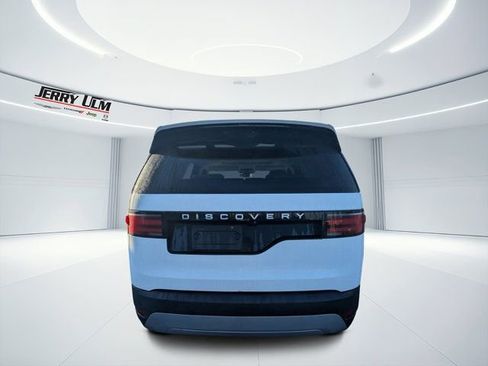 Used 2025 Land Rover Discovery S image 2
