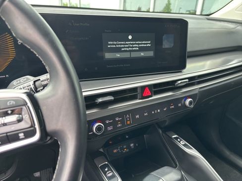 Certified 2024 Kia Sorento S w/ Panoramic Sunroof Package AWD/4WD image 12