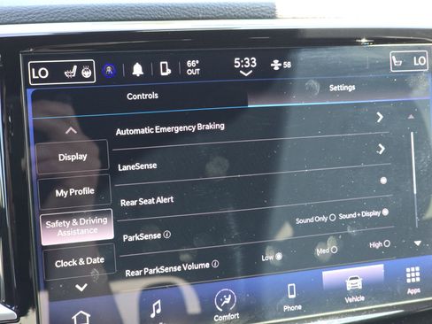 Used 2024 Chrysler Pacifica Touring FWD image 32