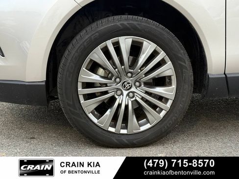 Used 2023 Toyota Venza Limited AWD/4WD image 34