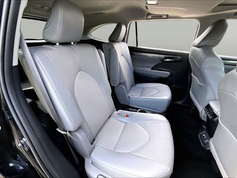Used 2022 Toyota Highlander Limited AWD/4WD image 21