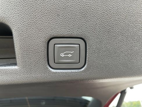 Used 2025 GMC Acadia AT4 w/ Luxury Package image 38